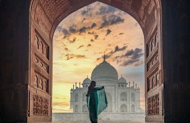 Sunrise Taj Mahal Tour By Car