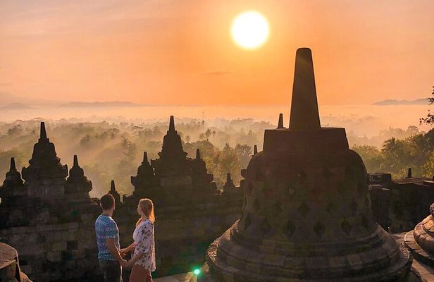 Yogyakarta: Borobudur Sunrise With Breakfast Shared Guided Tour