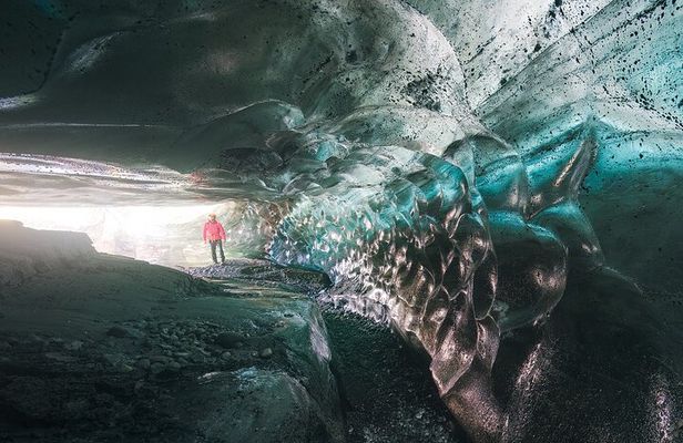 Skaftafell Glacier Hike & Natural Ice Cave Tour