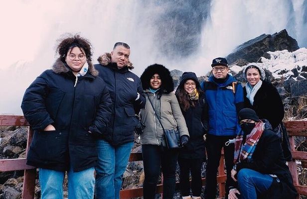 Niagara Falls USA- Winter Wonderland/State Park Tour w/ride