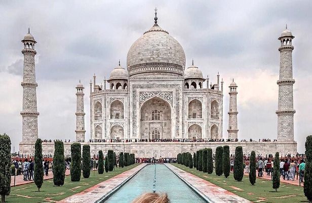 From Delhi: Taj Mahal Sunrise Private Day Trip with Transfers