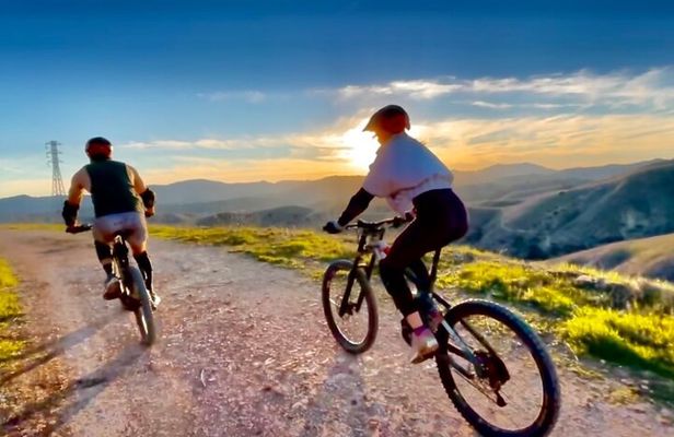 Scenic Santa Monica Electric Mountain Biking Tour (Beginner)