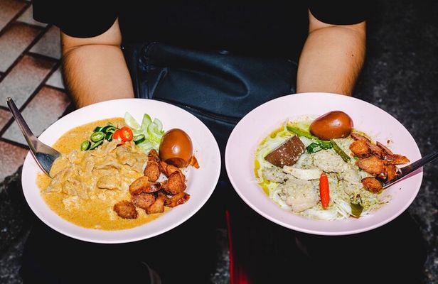 Bangkok Backstreets Food Tour 15 plus Tastings Included
