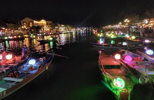 Hoi An Nightlife with Walking Tour, Night Market, Lantern Area, Sampan Boat ride
