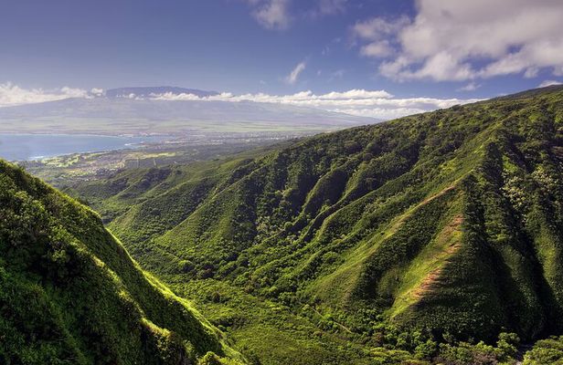 Waterfalls of West Maui and Molokai Helicopter Tour