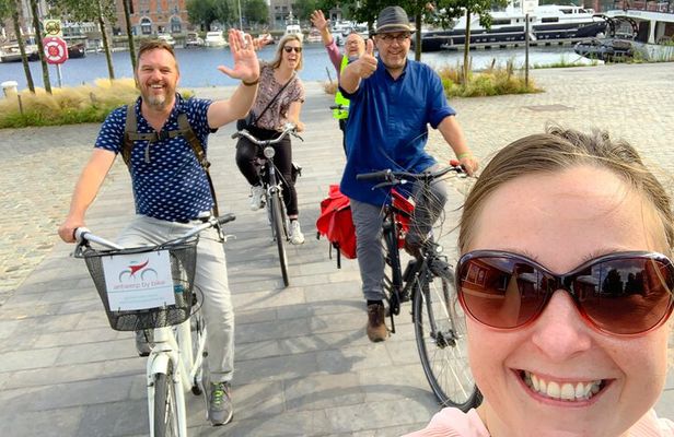 Guided Bike Tour: 2 Hours Highlights of Antwerp
