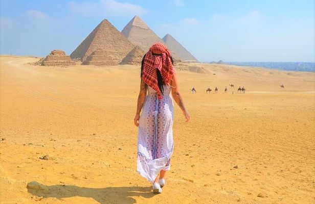 Cairo Stopover Tour the Giza Pyramids & National Museum With Airport Transfers