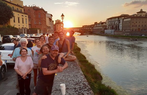 Florence Night Bike Tour with Wine and Aperitivo Picnic included