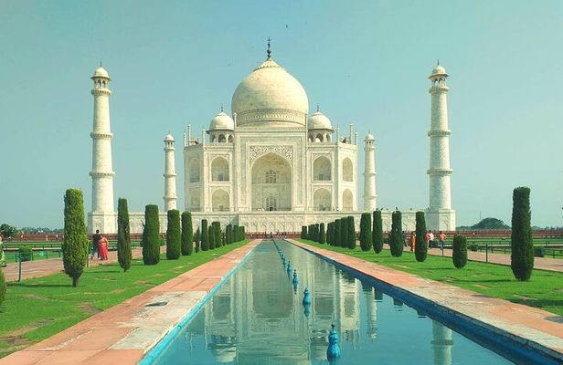 Taj Mahal Sunrise Tour from Delhi with Vegetarian Dinner at home