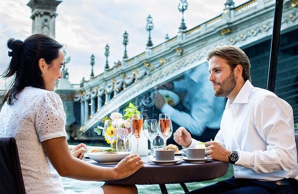 Bateaux Parisiens Seine River Gourmet Lunch & Sightseeing Cruise 
