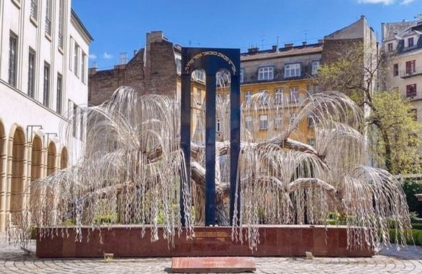 Jewish heritage tour on eScooter inc Synagogue and Shoes Memorial