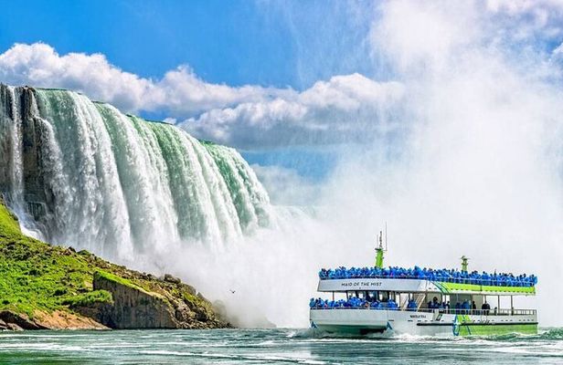 Maid of the Mist & Cave of the Winds Walking Tour