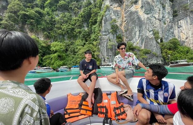 Phi Phi Island Adventure Day Tour from Phuket Speedboat/Catamaran