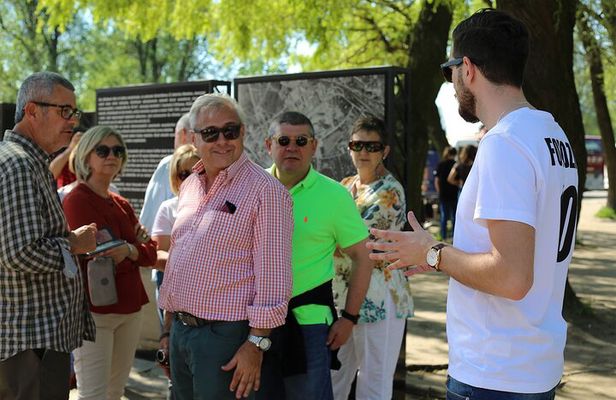 Krakow: Auschwitz Guided Tour Hotel Pickup & Lunch Option