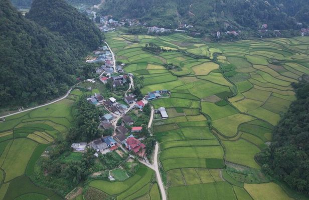 3-Day Private Tour:Pac Bo-Ban Gioc Waterfall-Tiger Cave-Babe Lake