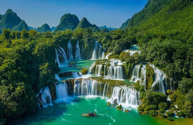 Ban Gioc Waterfall & Ba Be Lake : 3 Days Group Tour from Hanoi