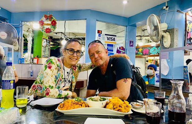 Peruvian Flavor Tasting Tour Through Local Markets and Barranco