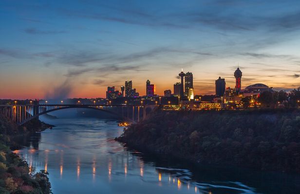 Niagara Falls USA Night, Lights & Dinner
