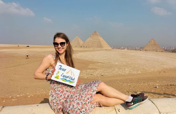 Giza Pyramids and The Museum from Sharm El Sheikh with Lunch