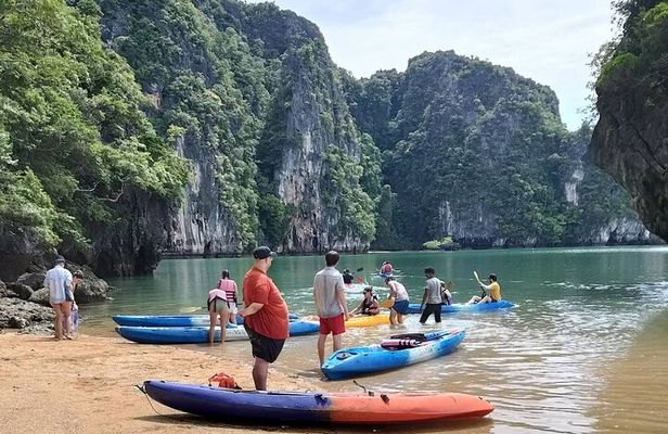 A full day exploring kayaking 3 islands (Talabeng sea cave)