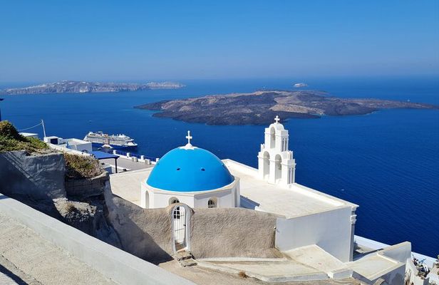 Santorini First-Time Guests Private Tour Sightseeing, excavetions & wine testing
