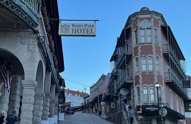 Eureka Rocket: Eureka Springs City Tour by Golf Cart