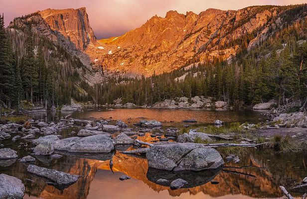 Sunrise photo hike to Dream and Emerald Lakes