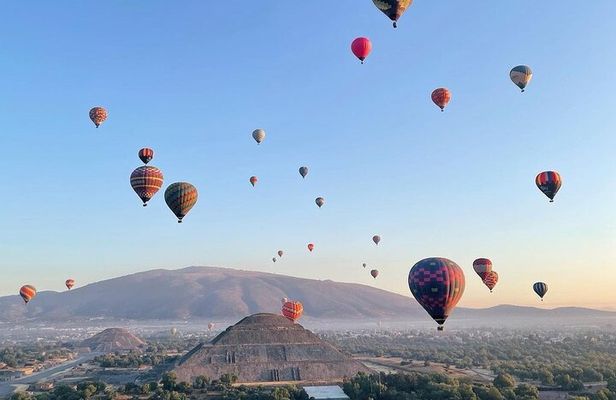 Hot Air Balloon Flight over Teotihuacán