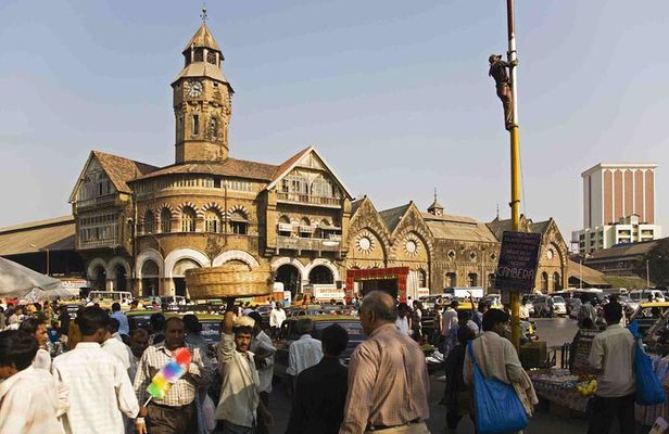 Private Local Market Tour and Local Street Food Tour in Mumbai