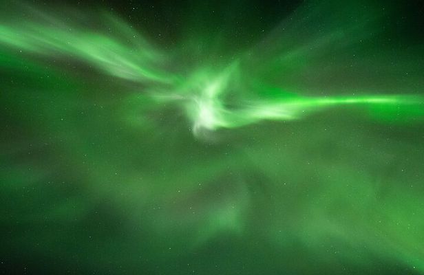 Private Northern Lights Tour - Champagne & Chocolates Aurora Hunt
