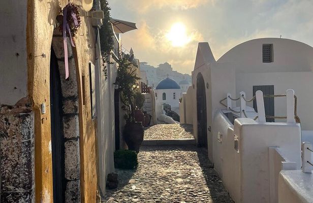 Beat The Crowds Oia Private Morning Tour