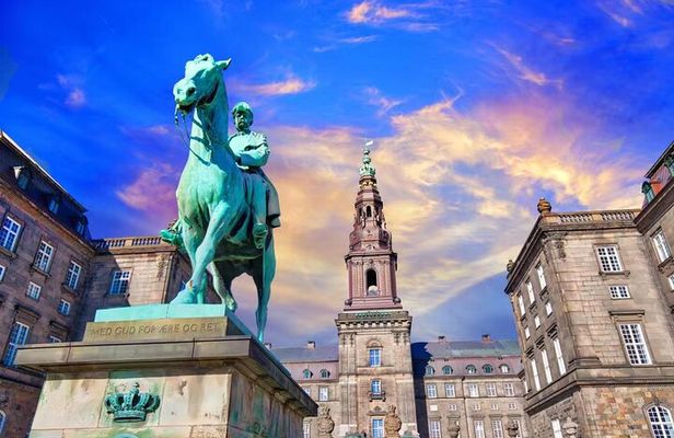 Fascinating Royal Castles in Copenhagen - Walking Tour
