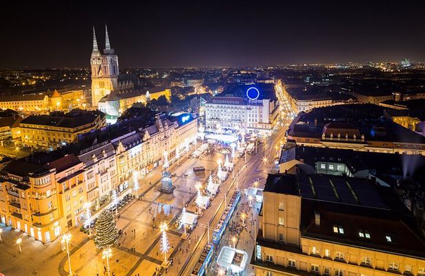 Private Christmas Walking Tour with Mulled Wine in Zagreb