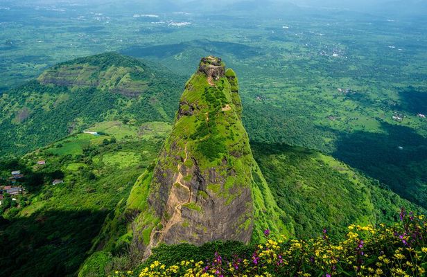 The Pinnacle Fort Hike & Tribal Lunch