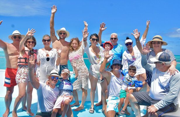 Half-Day Snorkeling Cruise and Natural Pool with Open Bar