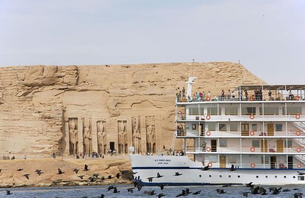 Private 4-Day Movenpick Prince Abbas Lake Cruise
