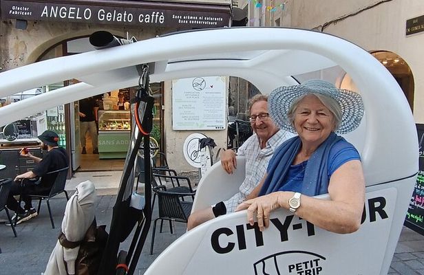 Discover Montpellier effortlessly by private bike taxi