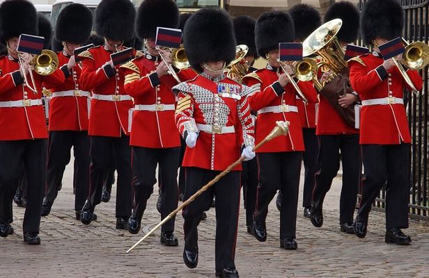 Private Changing the Guard EXTRA!