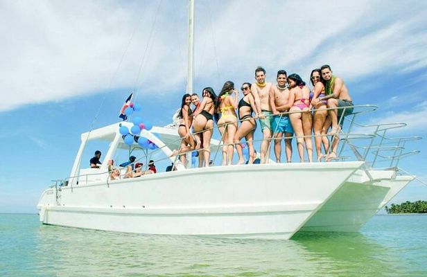 Private Party Boat Tour From Punta Cana with Drinks