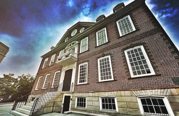 Newport Ghosts: Seaside Hauntings and Hags Tour