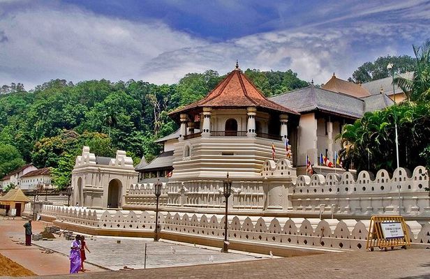 04 Days Tour - Sigiriya , Kandy and Nuwara Eliya