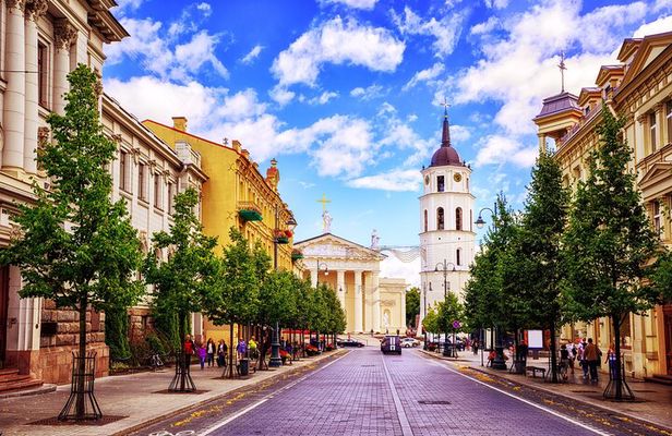The Majestic and Royal Vilnius Private Walking Tour