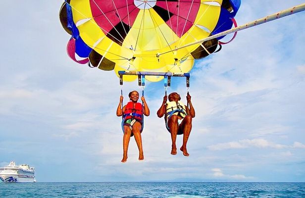 Private Bali Romantic Couple Tour with Parasailing Adventure