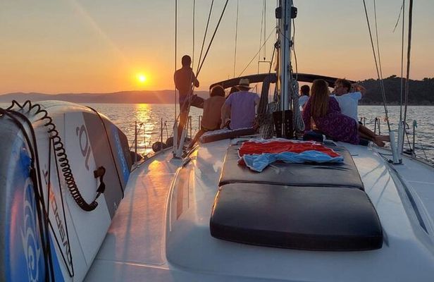 5.5 Hours Sailing Trip to Mykonos South Beaches with Lunch