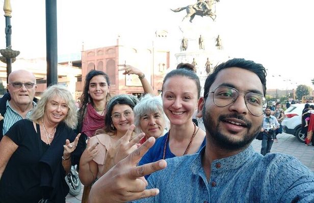 Amritsar 1 Day Tour: Golden Temple, Jalianwala Bagh, Wagah Border