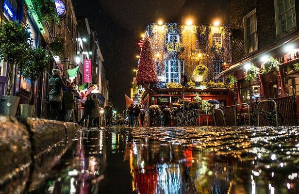 Discovering Dublin on a Private Christmas Walking Tour