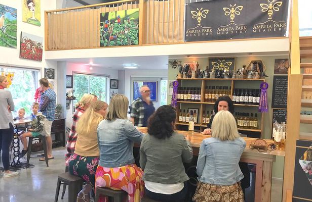 Noosa Hinterland Tour with Lunch, Wine & Cheese Tasting & more