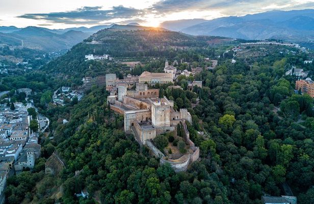 Alhambra & Generalife Skip the Line Regular Group including Nasrid Palaces