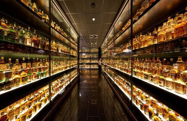 The Scotch Whisky Experience Guided Whisky Tour - An Introduction to Whisky
