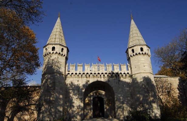 Fast-Track Admission Ticket for Topkapi Palace & Harem with Tour